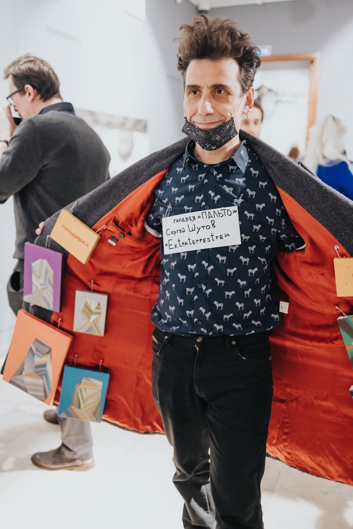 Apartment Gallery, Alexander Petrelli, traveling gallery 'Overcoat'