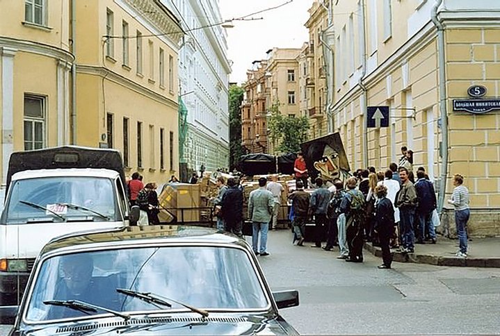 Anatoly Osmolovsky, Against everyone, Protiv vseh, Barricade on Bolshaya Nikitskaya Street
