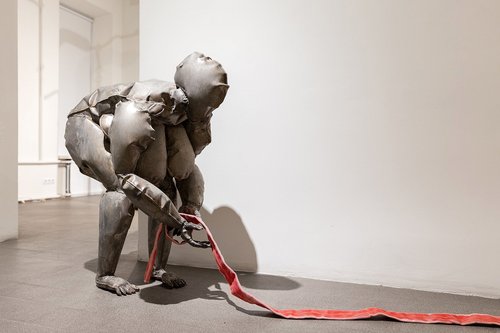 Russian Sculptors Rediscover Metal