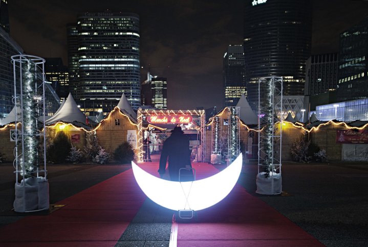 Christmas, moon, paris, installation