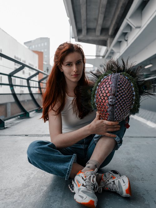 Sasha Zaitseva: a young artist from Ukraine who paints with coal and blood